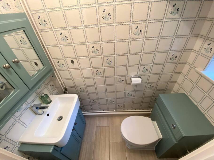 Апартаменты Redhill Town Centre 3 Bed House Near Gatwick Airport, Easy Commute To London Экстерьер фото
